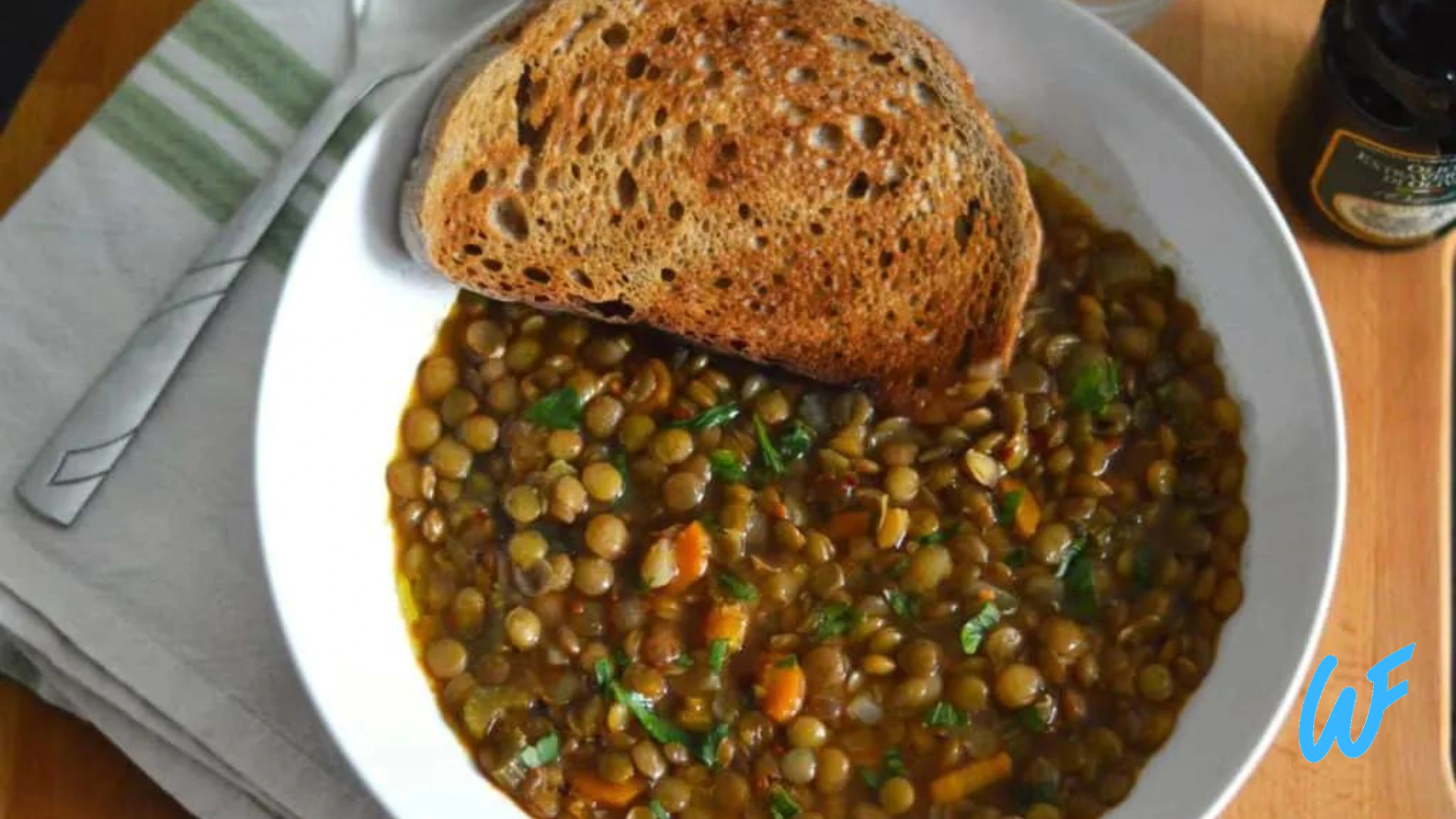 LENTIL AND VEGETABLE STEW WITH WHOLE WHEAT BREAD