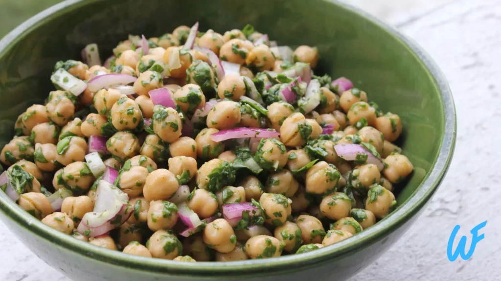 Read more about the article CHICKLPEA AND SPINACH SALAD WITH LIME CILANTRO DRESSING