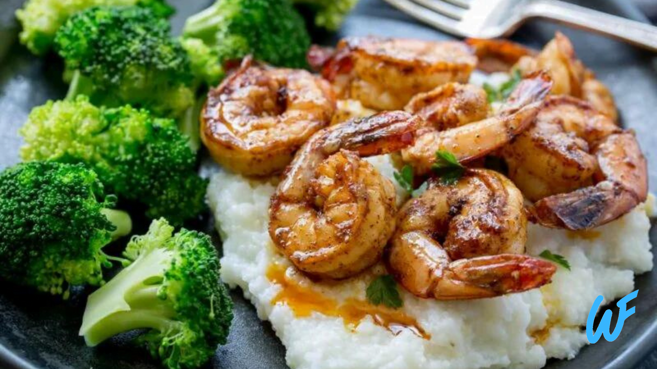 LEMON GARLIC SHRIMP WITH SAUTEED KALE