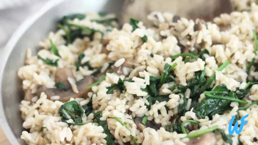 SPINACH AND MUSHROOM STIR FRY WITH BROWN RICE