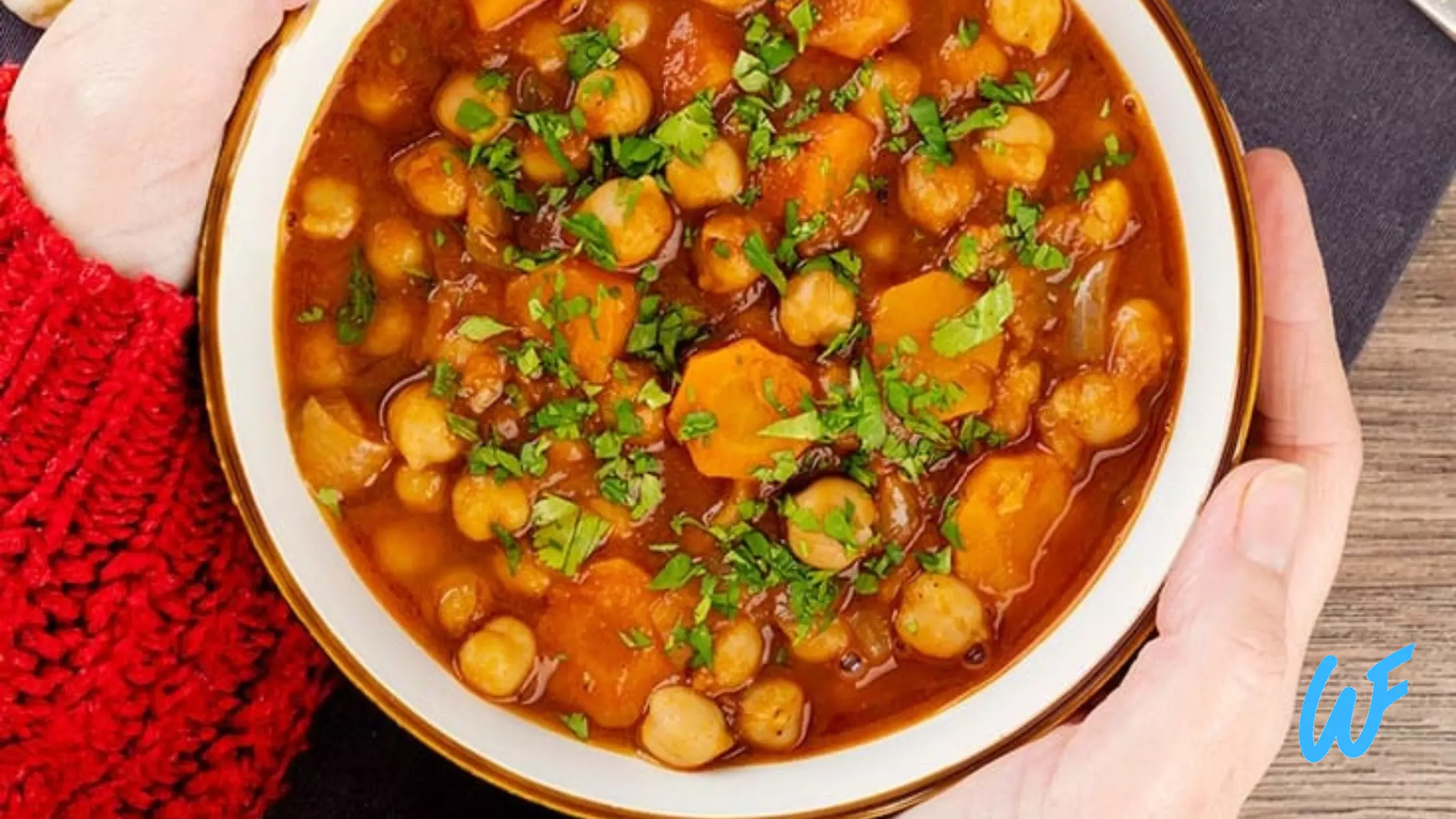 CHICKPEA AND VEGETABLE STEW WITH WHOLE WHEAT BREAD