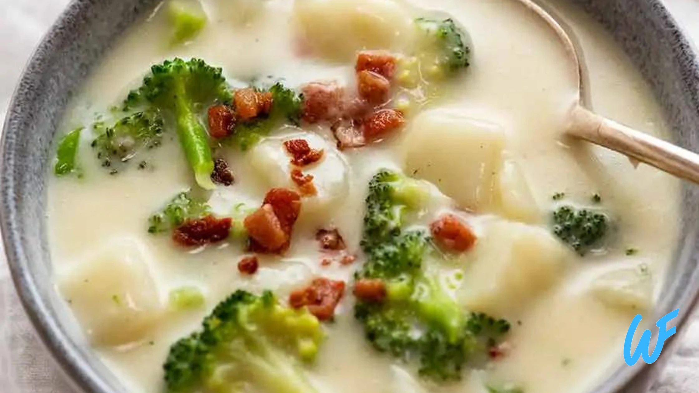 You are currently viewing Creamy broccoli and potato soup