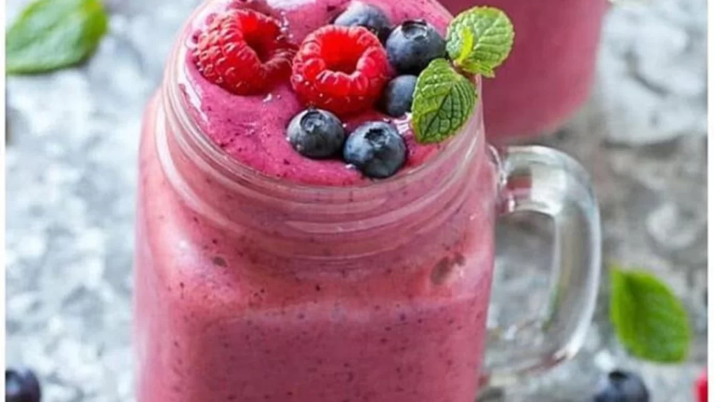 Read more about the article Mixed Berry Greek Yogurt Shake