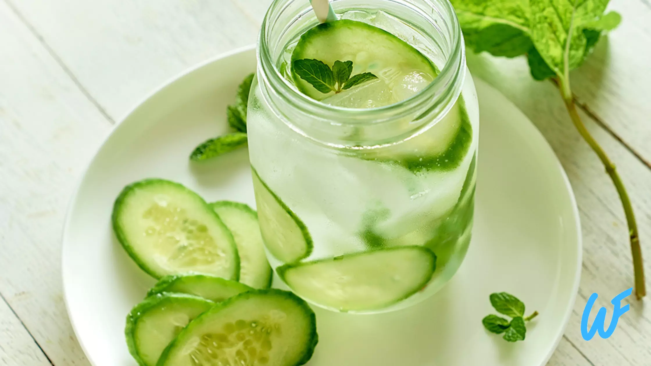 You are currently viewing Cucumber and Mint Infused Water