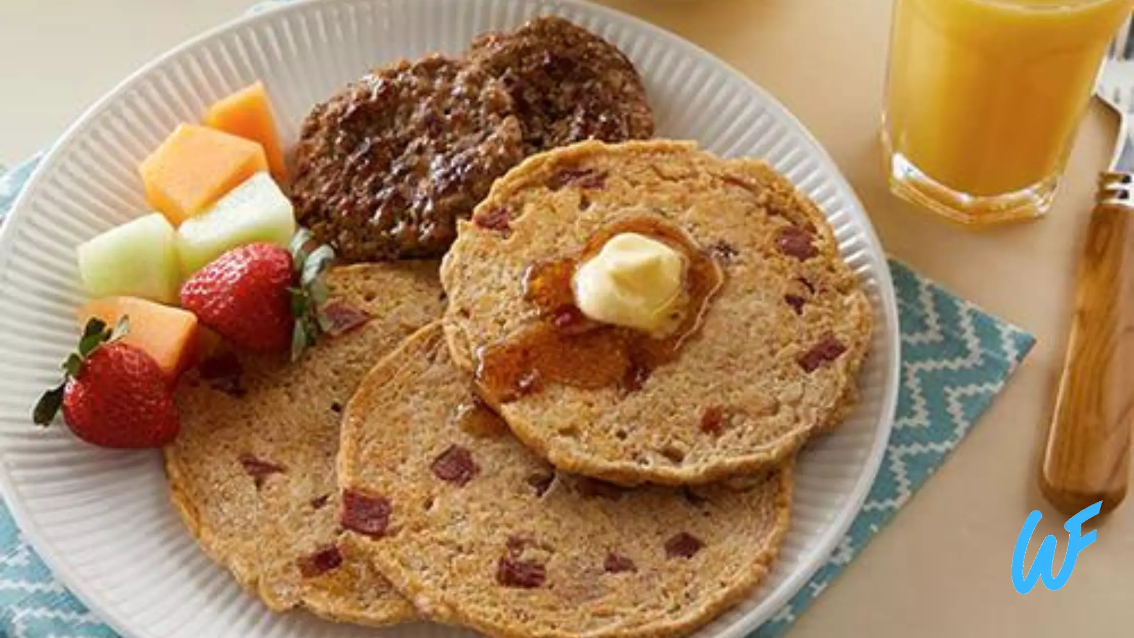 You are currently viewing Whole wheat pancakes with turkey bacon