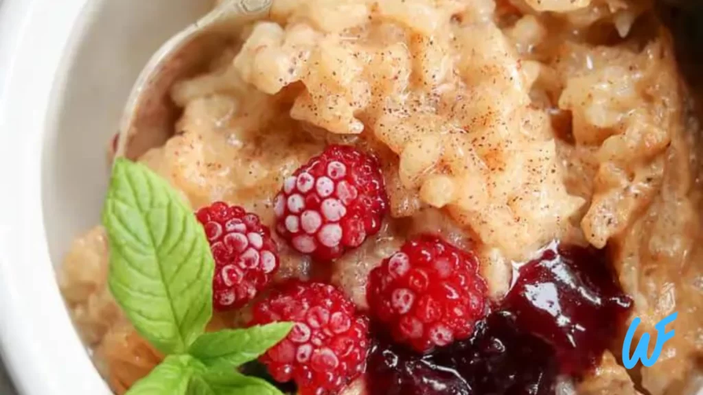 Rice Porridge with Cinnamon and Berries