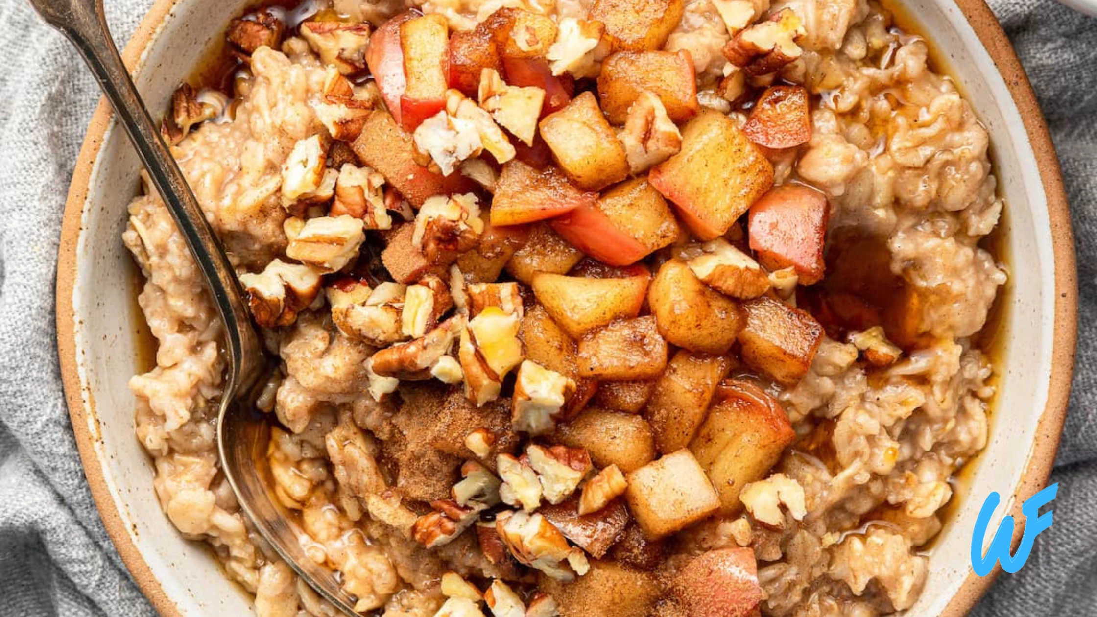 Oatmeal with Apples and Cinnamon