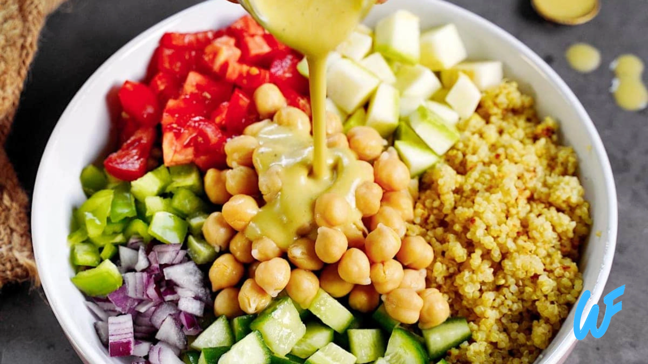 Quinoa Salad with Chickpeas and Veggies