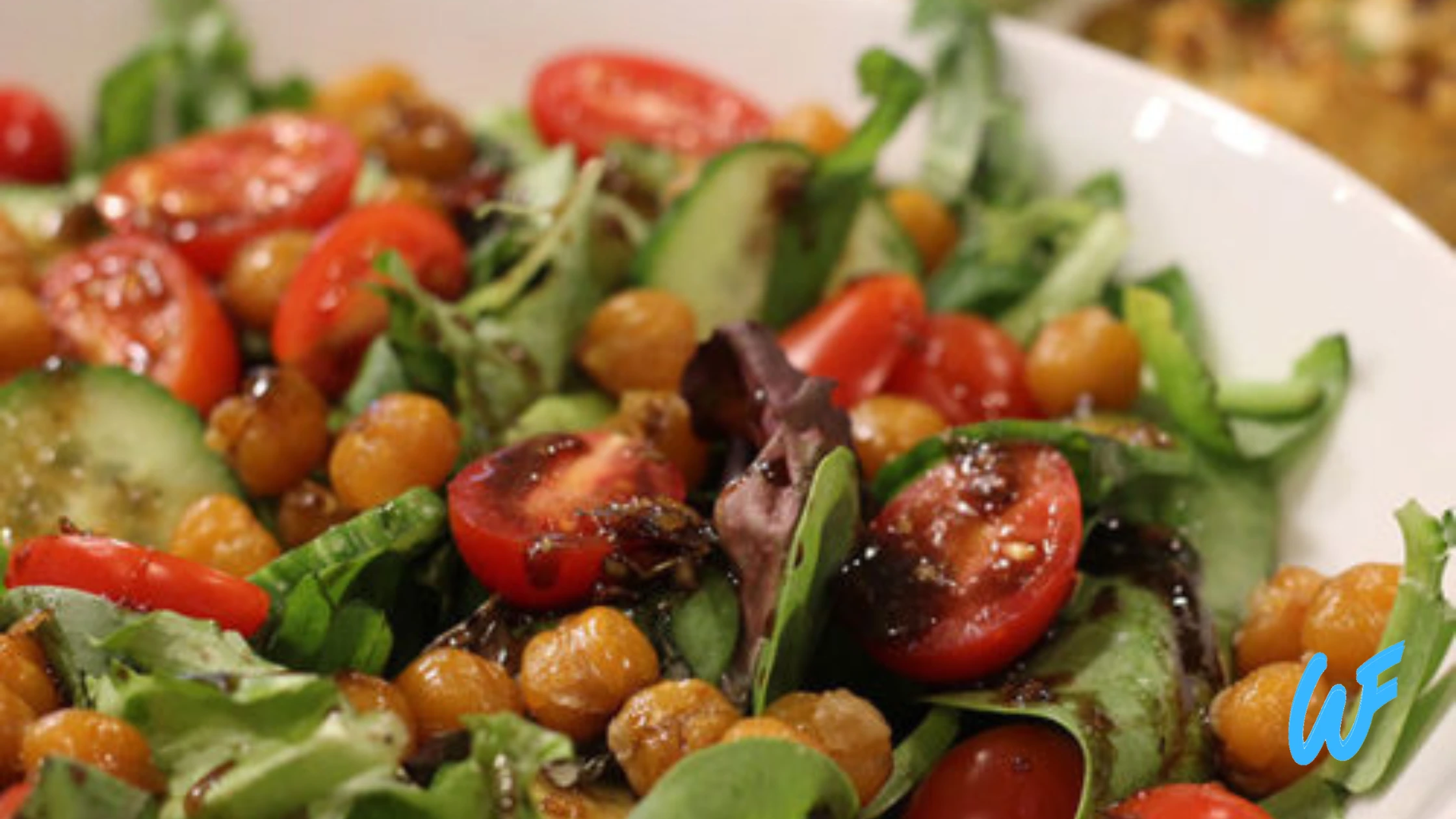 Spinach and Chickpea Salad with Balsamic Dressing