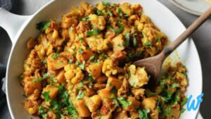 Read more about the article Vegan Aloo Gobi Potato and Cauliflower Curry