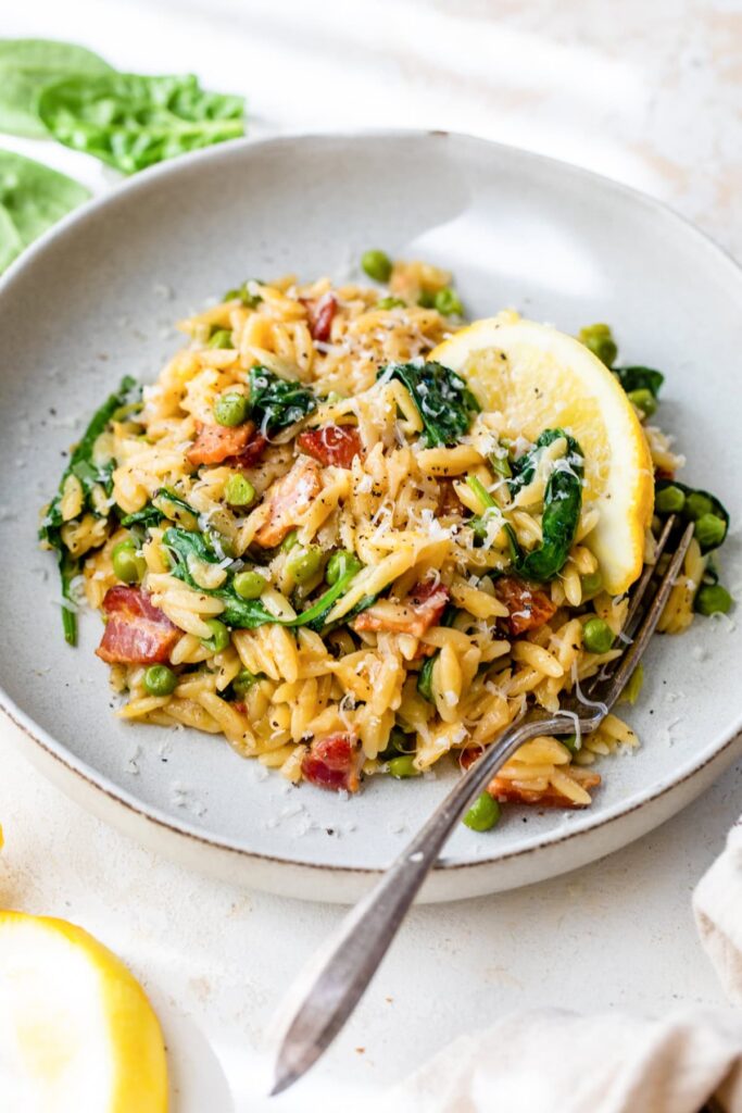 Read more about the article Orzo with Bacon, Leeks, Peas, Spinach and Lemon By Willfits.com