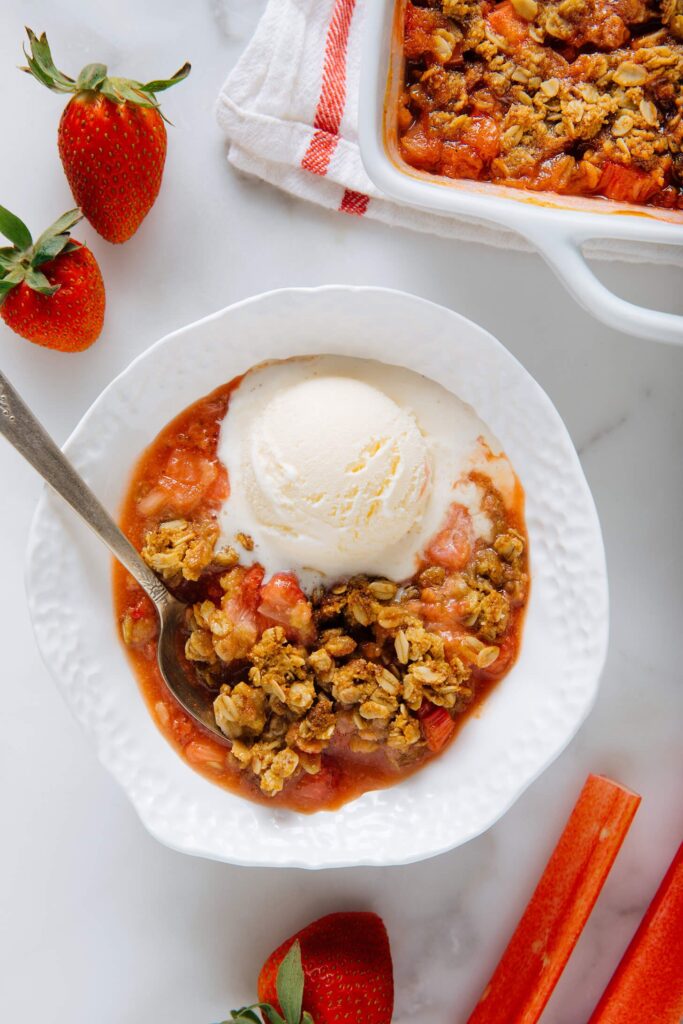 Read more about the article Strawberry Rhubarb Crisp Recipe – Cookie and Kate By Willfits.com